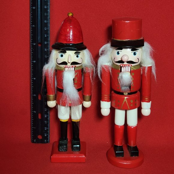 VTG Wooden Nutcracker Christmas Decor Set of 2 - Picture 8 of 13